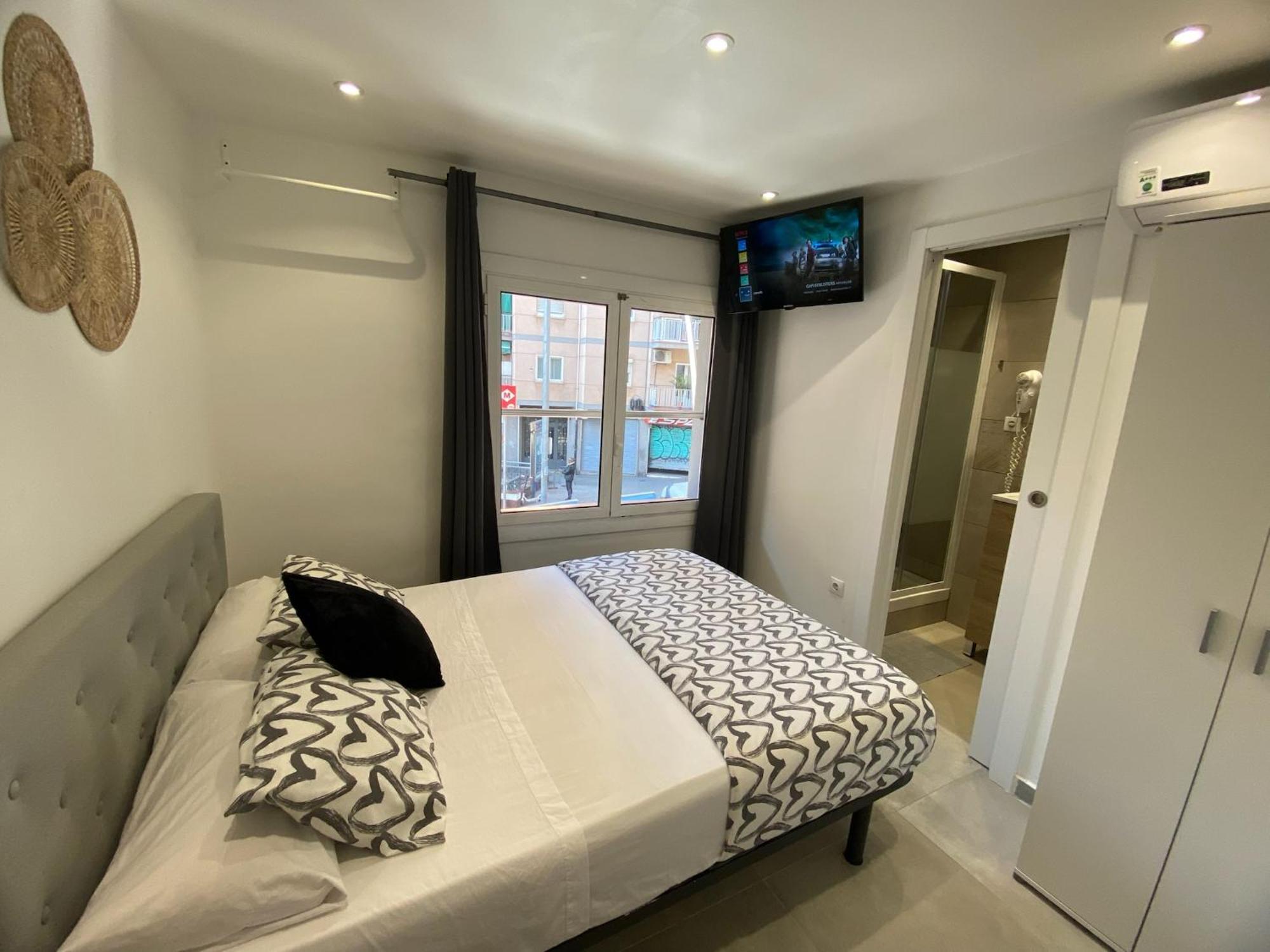 Apartamentos Con Bano Privado Frente Al Metro L5 Barcelona-Hospitalet L'Hospitalet de Llobregat Exteriör bild