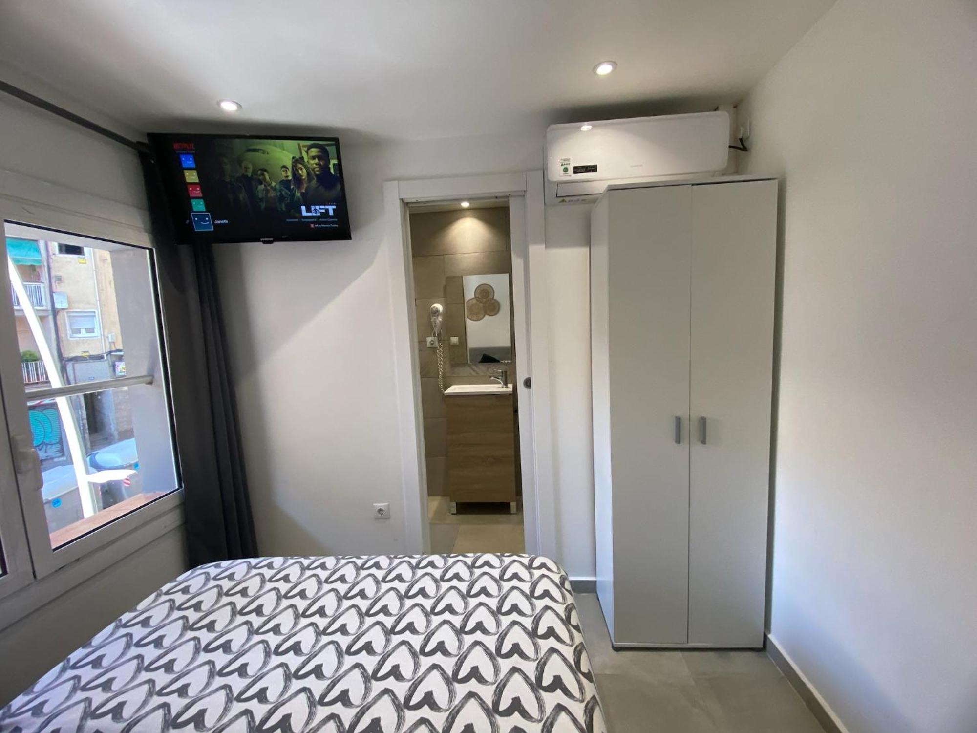 Apartamentos Con Bano Privado Frente Al Metro L5 Barcelona-Hospitalet L'Hospitalet de Llobregat Exteriör bild