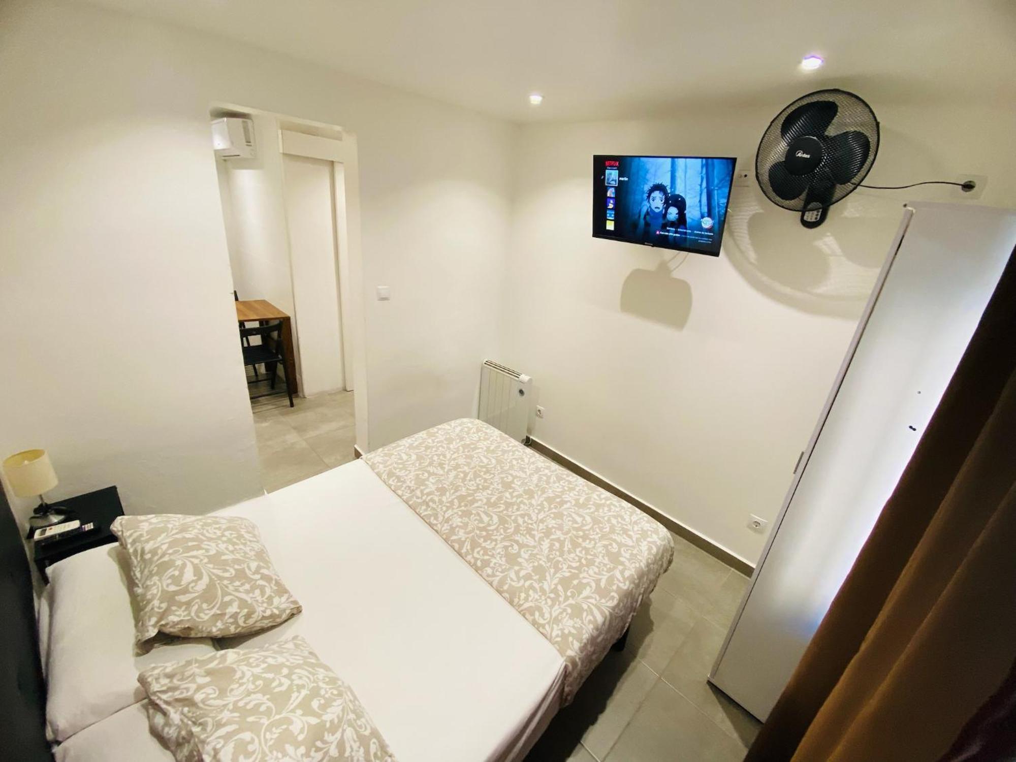 Apartamentos Con Bano Privado Frente Al Metro L5 Barcelona-Hospitalet L'Hospitalet de Llobregat Exteriör bild
