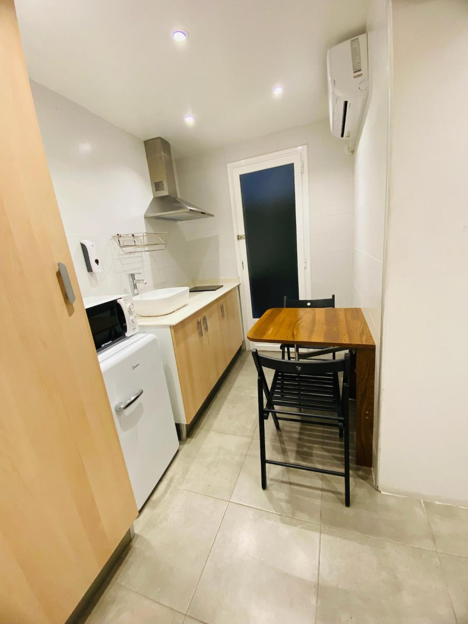 Apartamentos Con Bano Privado Frente Al Metro L5 Barcelona-Hospitalet L'Hospitalet de Llobregat Exteriör bild