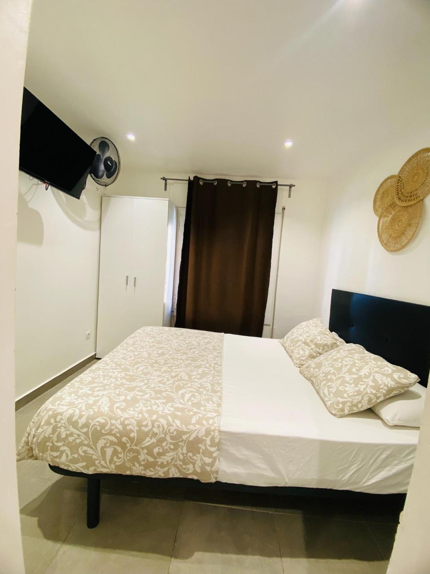 Apartamentos Con Bano Privado Frente Al Metro L5 Barcelona-Hospitalet L'Hospitalet de Llobregat Exteriör bild