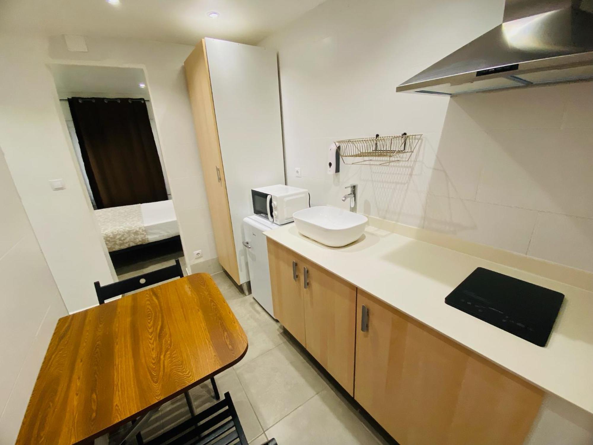 Apartamentos Con Bano Privado Frente Al Metro L5 Barcelona-Hospitalet L'Hospitalet de Llobregat Exteriör bild