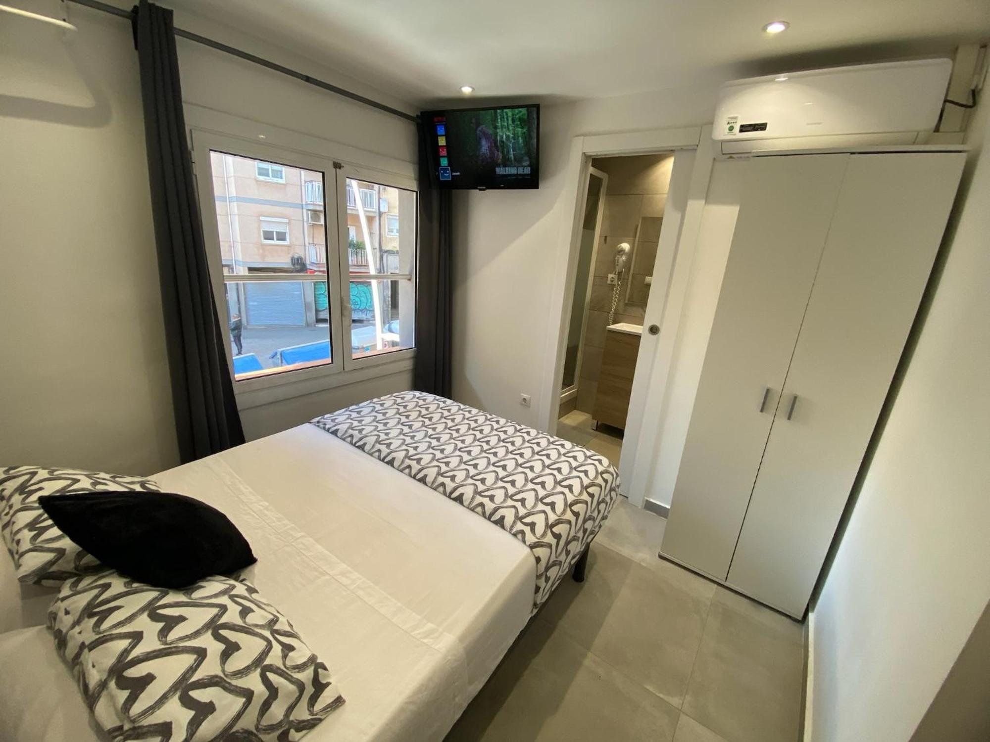 Apartamentos Con Bano Privado Frente Al Metro L5 Barcelona-Hospitalet L'Hospitalet de Llobregat Exteriör bild