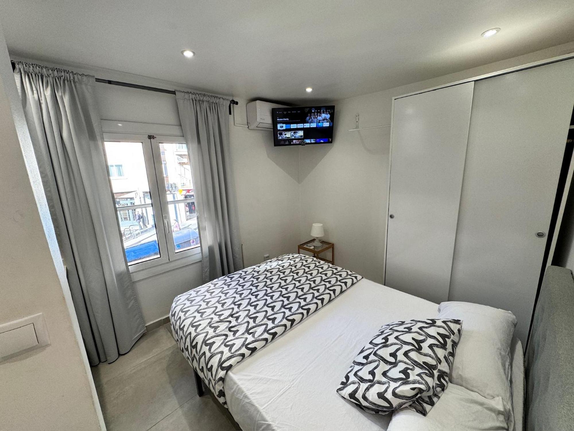 Apartamentos Con Bano Privado Frente Al Metro L5 Barcelona-Hospitalet L'Hospitalet de Llobregat Exteriör bild