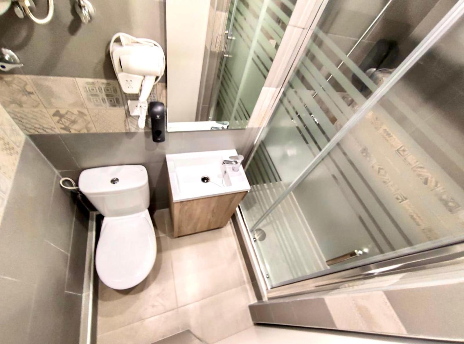 Apartamentos Con Bano Privado Frente Al Metro L5 Barcelona-Hospitalet L'Hospitalet de Llobregat Exteriör bild