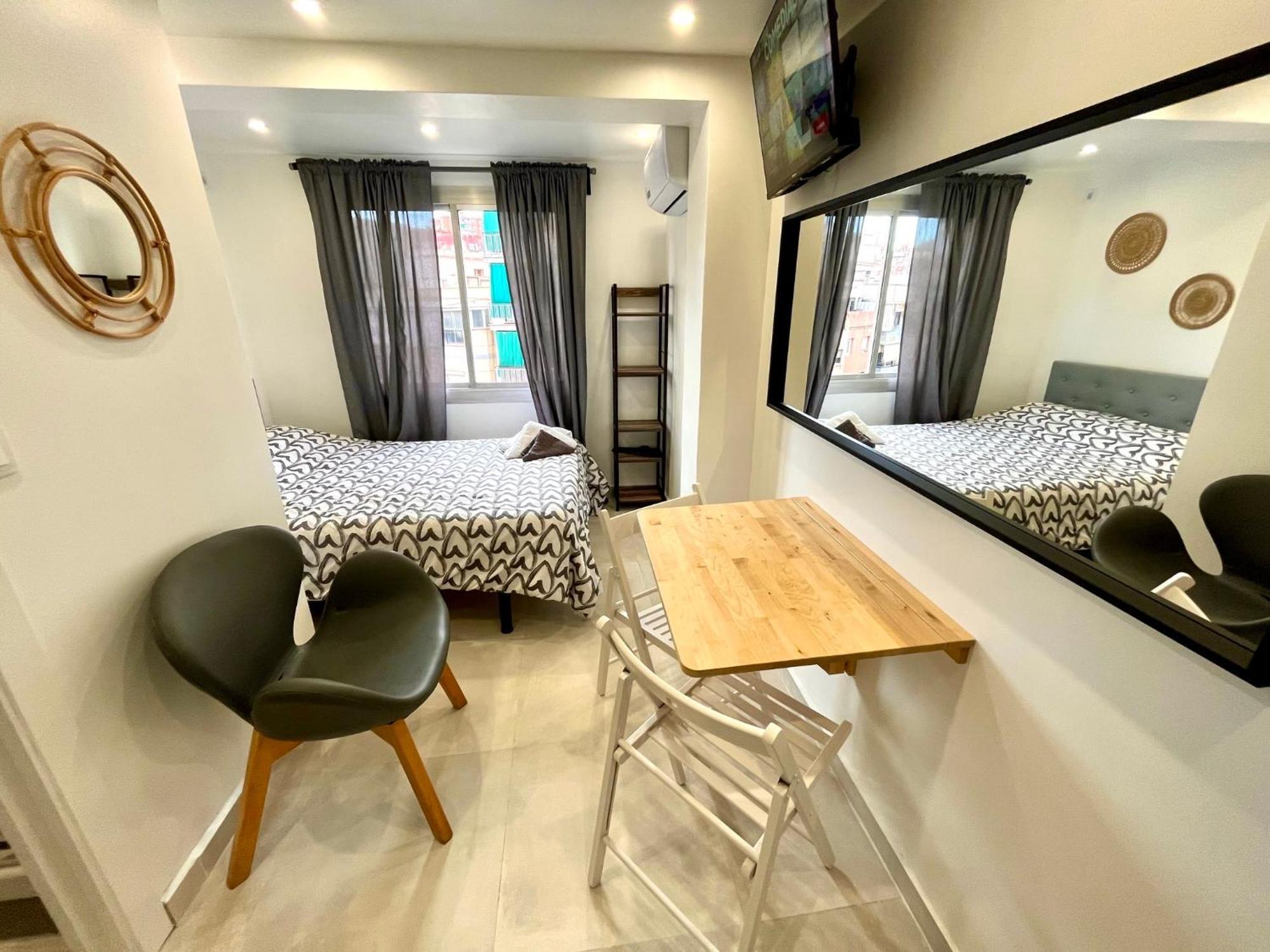 Apartamentos Con Bano Privado Frente Al Metro L5 Barcelona-Hospitalet L'Hospitalet de Llobregat Exteriör bild