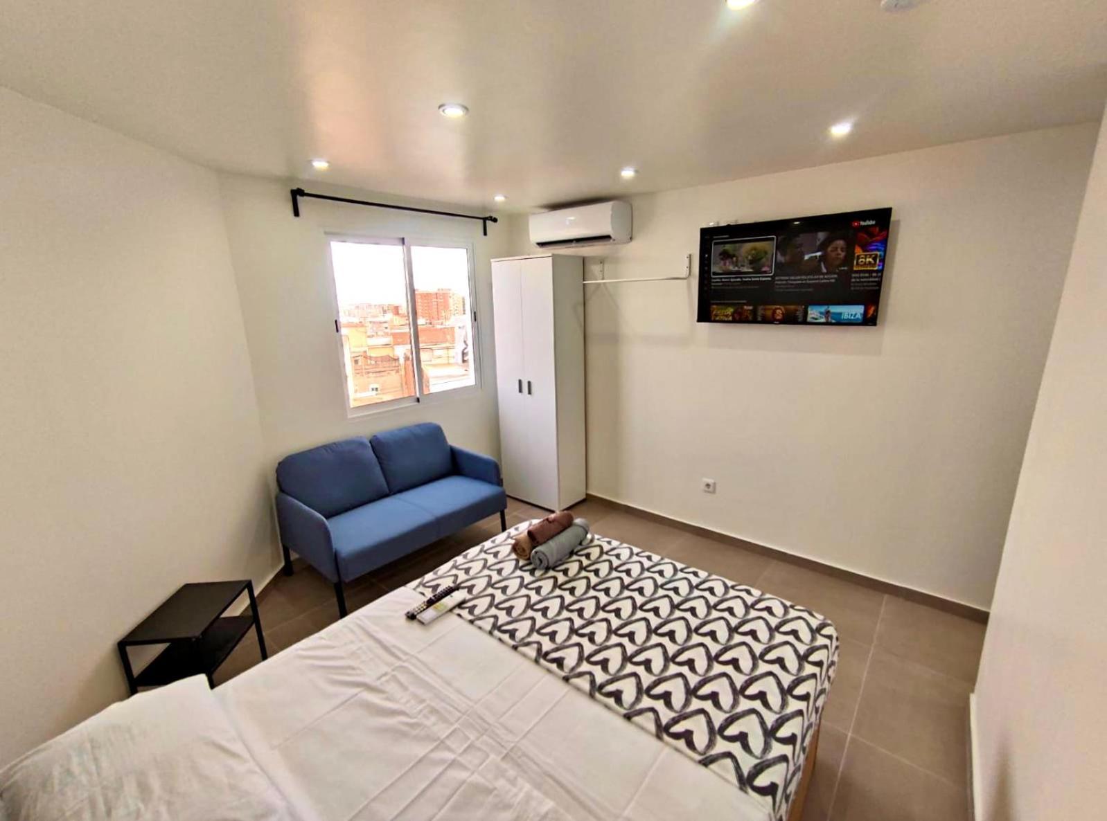 Apartamentos Con Bano Privado Frente Al Metro L5 Barcelona-Hospitalet L'Hospitalet de Llobregat Exteriör bild